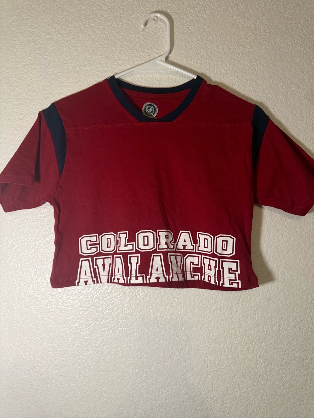 NHL Colorado Avalanche Maroon Cropped Tee with Navy Trim